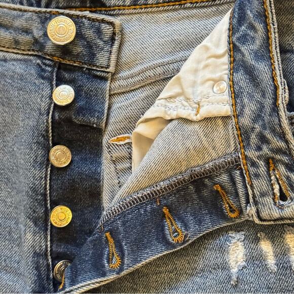 Forever 21 medium wash distressed button fly high-rise jeggings size 29 (6)
b26 - Picture 4 of 5